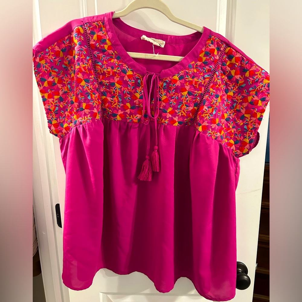 Savanna Jane top size 1x magenta color with embroidery.
